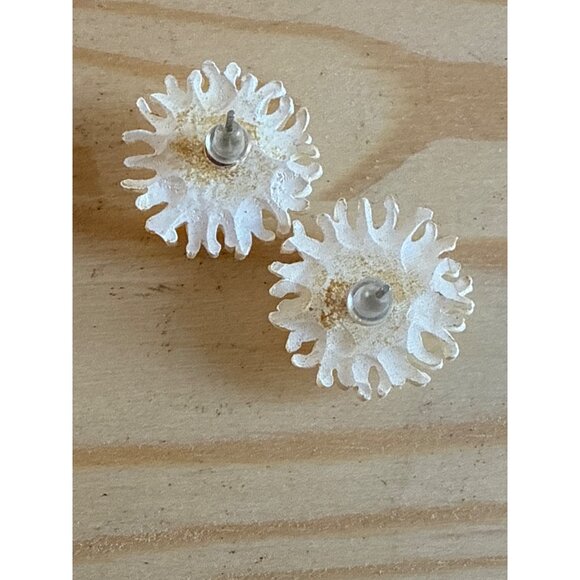Chrysanthemum-Shaped White Lace Stud Earrings - Picture 3 of 4